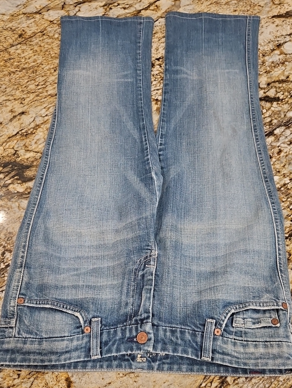 7 for all mankind Women's Cropped Blue Jeans. Size 31 Inseam 24" Rise 7.5"